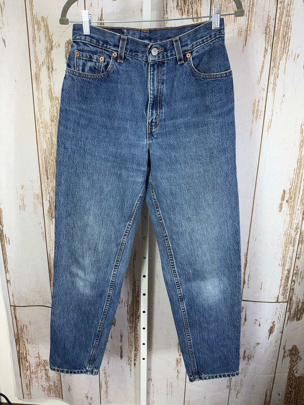 Levi's 550 Relaxed Fit Tapered Leg Jeans. Size 8 Misses. Excellent condition!